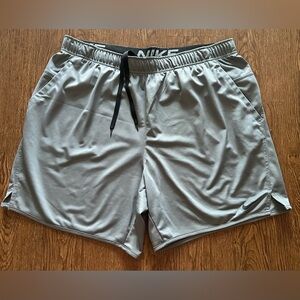 Nike Men's Totality 9" Unlined Knit Fitness Shorts Size XL Gray Black Dri-Fit